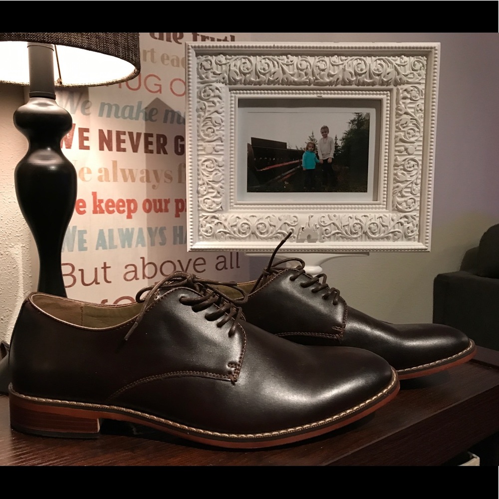 Mens size 10.5 dress shoe